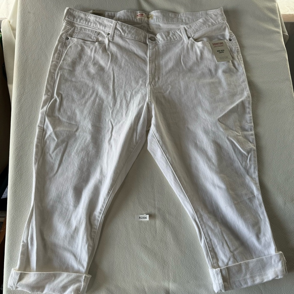 White Cropped Pants